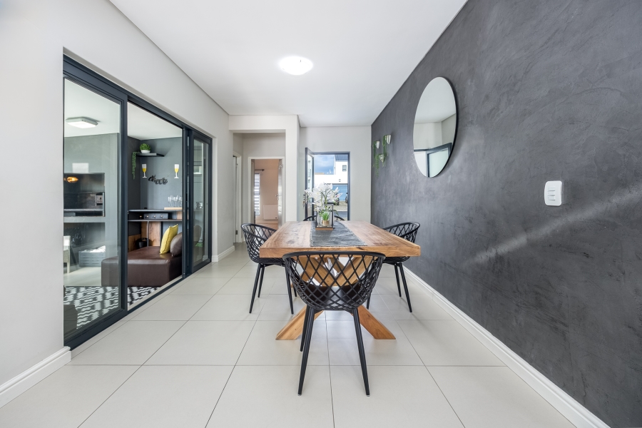 3 Bedroom Property for Sale in Jakarandas Western Cape